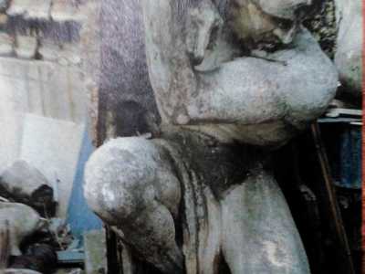 Nell�autunno del 2006 i telamoni furono spostati a Palo del Colle nel laboratorio dello scultore Angelo Potenzieri Pace, che si sarebbe occupato di riportarli all�antico splendore. �Le condizioni delle statue erano molto precarie � racconta Angelo -. Ad una mancava una mano, ad un'altra un ginocchio e la terza era addirittura spaccata a met�.